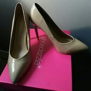 Nude Pumps